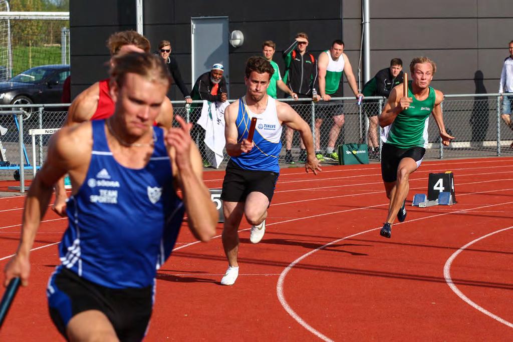 David Carlsson här som försteman på 4x100 m i kvalet till Lag-SM i Linköping tog hem midsommarpokalen med ett stavhopp på 4.31 meter (886 poäng).