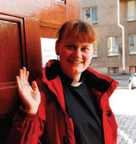 Förutom de små oblaterna, som varje nattvardsgäst får en av, kan man också använda ett större bröd, ett så kallat prästbröd, som man bryter delar av och delar ut till var och en.