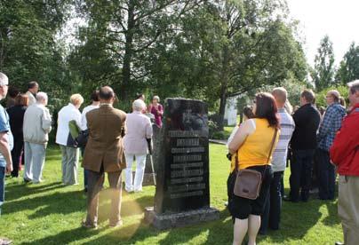 När varmrätten har serverats höll Markku Jokinen, verksamhetsledare hos Finlands Dövas Förbund, ett festtal som blev mycket uppskattat av publiken då det innehöll tillbakablickar och framtidsvisioner