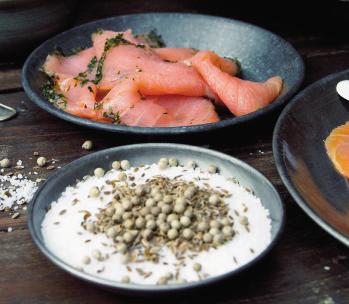 På Korshags gravar vi laxen enligt familjens recept från 1940-talet. Miljö & kvalitet i fokus.