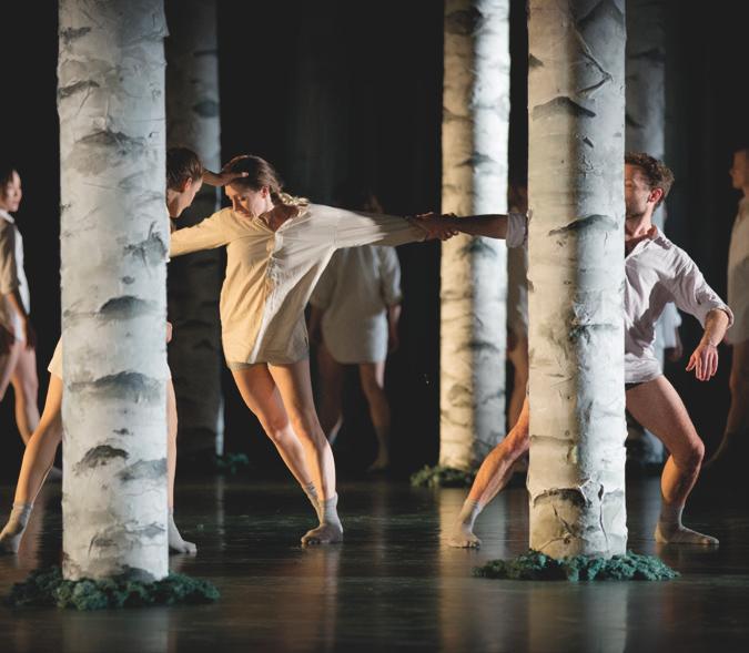 Vuxna och ungdomar kan delta i en workshop, från 14 år, med dansare från Skånes Dansteater samt se Skånes Dansteaters fantastiska filmade dansföreställning the feeling of