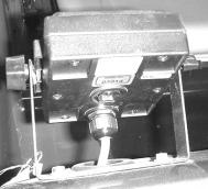 Montera Spray Pro-monitorn. Montera fästet på monitorn på instrumentbrädan (fig. 3) med huvudskruvar med fläns (/4 x 3/4 tum) och flänsmuttrar (/4 tum).