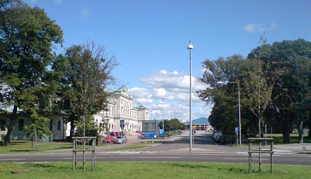 Stadsbild Huvudtanken med detaljplanen är dels att skydda befintlig stationsbyggnad, dels att genom en högre byggnad markera regioncentrum.