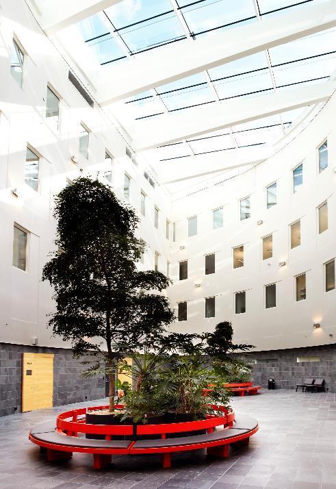 Affärsmodell & Strategi Hovrätten Malmö Vacses affärsidé är att vara en långsiktig fastighetsägare till objekt med offentliga hyresgäster där det bedrivs publik verksamhet av skiftande slag.