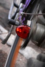 minska antalet skadade, föreslås följande operativa mål: att cykeltrafiken, av totala andelen personförflyttningar, skall öka med närmare 50% till år 2012 från ett medelvärde för åren 1994-1996 d v s