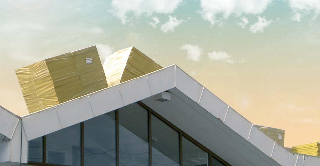 Vid tilläggsisolering läggs ISOVERs takprodukter direkt på den gamla takbeläggningen.