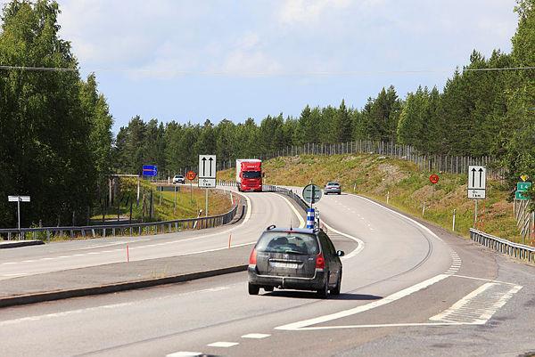 52 Mötesfri landsväg på landsbygd mötesfri
