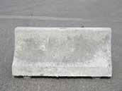 98 Särimner Betongblock med hål för 60 mm vägmärkesstolpe. Kan förses med reflex.