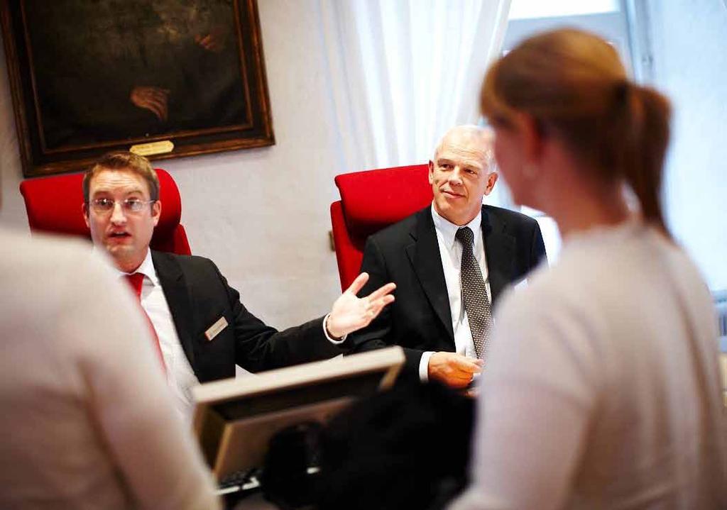 tingsrätt, Niklas Rundberg, hovrättsråd och beredningschef samt Mats Lundeholm, hovrättsråd och vice ordförande, båda