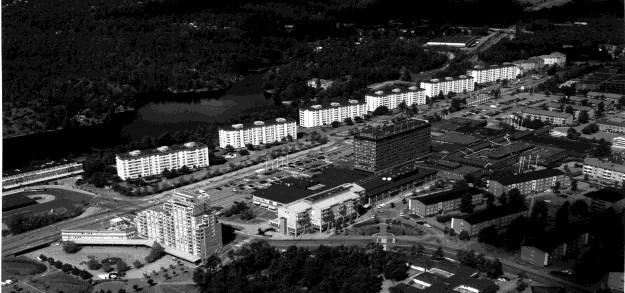 De fyra första husen i föreningen, A D husen, uppfördes under åren 1964 1965 och inflyttningen påbörjades 1965-04-01.