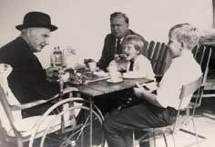Handla där du bor - Där finns mer än du tror! Den 4 oktober är det Kanelbullens dag! När du handlar hos oss den dagen, bjuder vi på kaffe och kanelbulle! Nu har vi fått in fin ljung från Roséns.