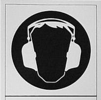 Dekal 4: Brukaren ska alltid bära hörselskydd när maskinens  Det