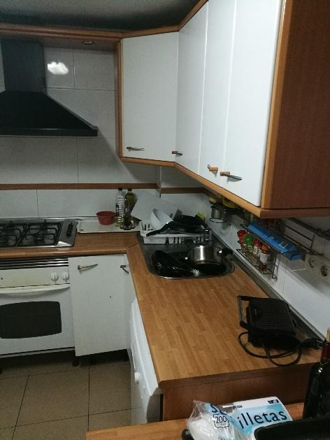 Bifogar bilder nedan (har inte bild men det fanns även ett stort vardagsrum). Vissa av mina kompisar var missnöjda med de rum de ordnat med sedan innan, men kunde inte gå ur kontraktet.