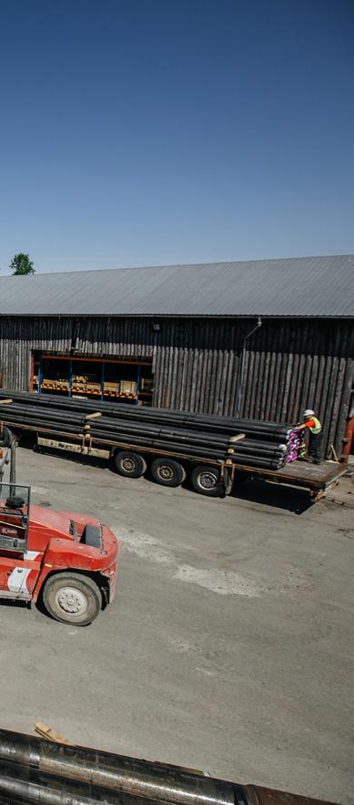 INTRODUKTION Denna instruktion är avsett att användas som hjälp - medel för montering av Scandia Steels slagna stålrörspålar, SS-pålen. Pålarna är tillverkade för nedsättning genom slagning.