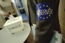 Garantier för demokratiska val Delegationer med ledamöter från Europaparlamentet skickas regelbundet till länder utanför EU för valövervakningsuppdrag.