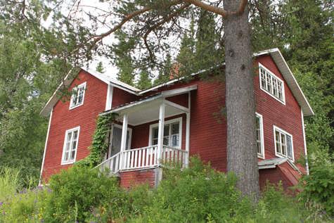 Beskrivning/historik Byggnadsminnet Fjällglim består av boningshus, uthus och tvättstuga. Boningshuset uppfördes 1931 av makarna Erika och Alfred Sahlin.