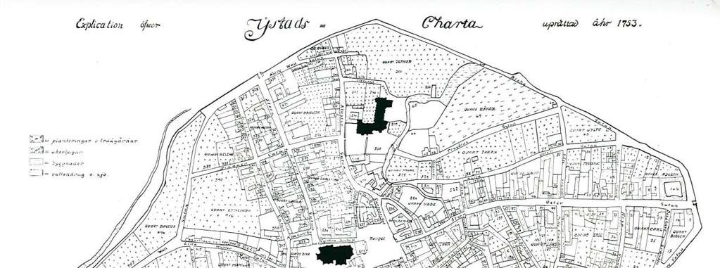 Fornlämningsmiljö De naturgeografiska förutsättningarna Kv Fredrik är beläget i den nordöstra delen av Ystads medeltida stadsområde, söder om den gamla stadsvallen.