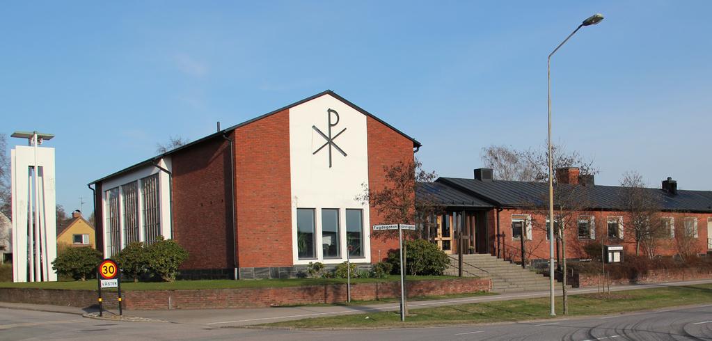 västrabokyrkans historia Domkyrkoförsamlingen då den enda församlingen i Växjö inleder under 1945-46 ett arbete med gudstjänster och barnsamlingar i västra delen av Växjö.