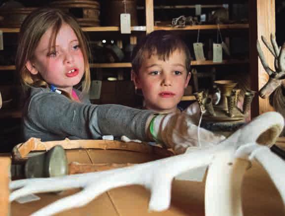 Vadsbo Museum Stads- och industrihistoria Vadsbo Museum ligger centralt i Mariestad på ön Marieholm vid ån Tidans utlopp i Vänern.
