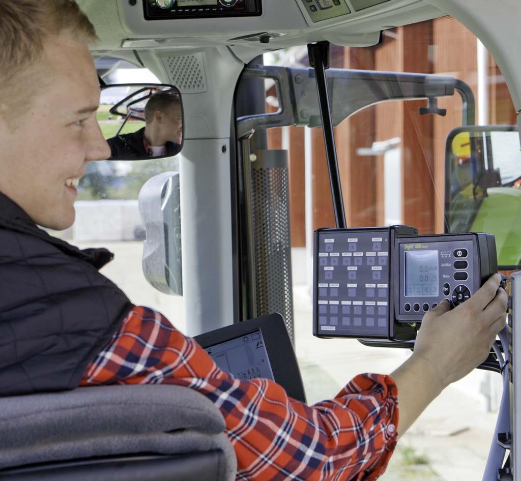 Komfort utan krusiduller Manövrera hydrauliken genom en knapptryckning. Oavsett vilken manöverdosa du väljer styr du enkelt alla vagnens funktioner bekvämt ifrån förarhytten. T.ex.