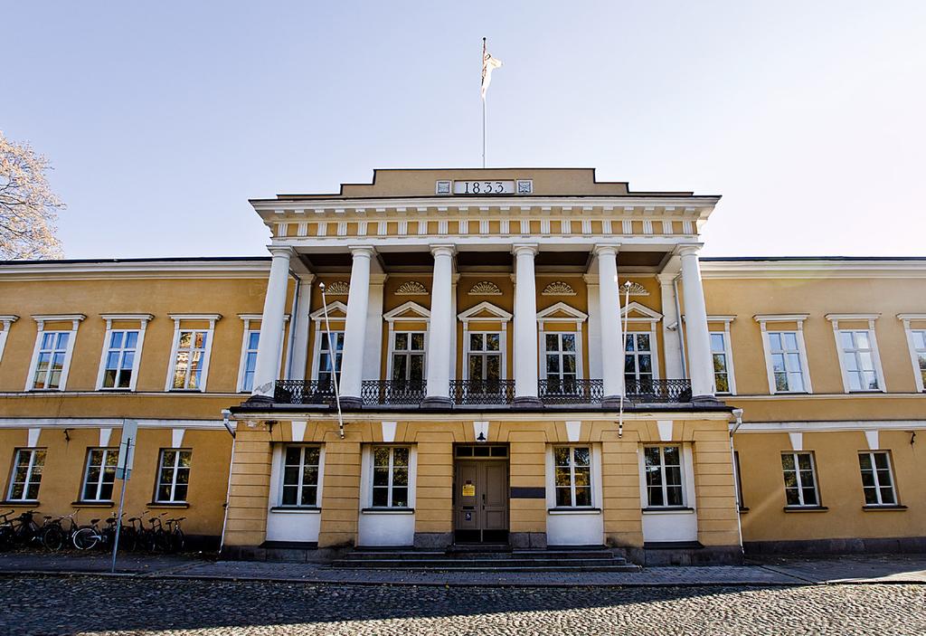 tär, behöver du genast hjälp med någonting i vardagen ska du hellre vara i kontakt någon annan väg. Så gör vi inte här Gäller samma regler för alla ämnen och studieorter?