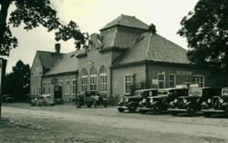 sidan 3 Foton från Järnvägsmuseets samlingar Historik Den första oktober 1861 invigdes sträckan Järna-Gnesta på den blivande Västra stambanan och Gnesta station som då var ändstation på järnvägen mot