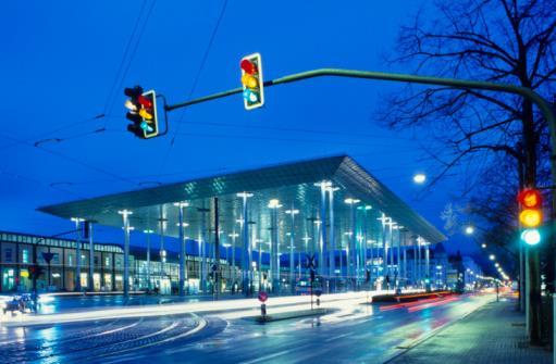 Politikerna i staden förordade starkt en sådan Deutsche Bundesbahn ville ha en genomgångsstation över jord i Wilhelmshöfe, cirka 2 km från Centrum Motiv: Underjordisk