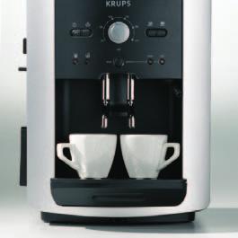 För att stoppa flödet till koppen kan du antingen trycka på en knapp eller minska volymen med vridknappen. Det malda kaffet fuktas först med lite vatten efter malningsfasen.
