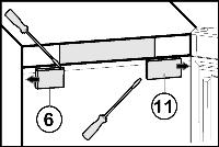 För skåp utan stängningsdämpare fortsätt med punkt (se 4.3.5). Fig. 8 u Öppna den övre dörren. För skåp utan stängningsdämpare: u Ta bort täckbrickan Fig.