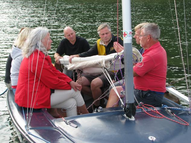 Inbjudan till MSS Vuxenseglarskola 2011 13 Med start 12 maj kommer en vuxen-seglarskola att hållas på MSS. Vi seglar med mindre kölbåtar av typ 606 och C55.