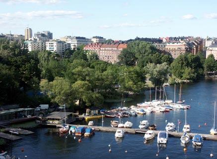 Åtgärdskatalogen är att betrakta som konkretiseringar av de övergripande målen i strategin. De detaljerade åtgärdsförslagen är inte bindande för utpekad ansvarig utförare pga.