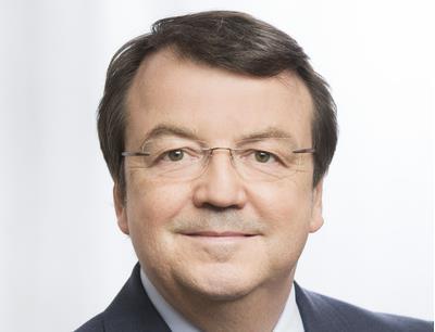 Omkring 20 000 vinproducenter odlar vindruvor och tillverkar egna viner av alla slags kvaliteter, och för alla tillfällen.