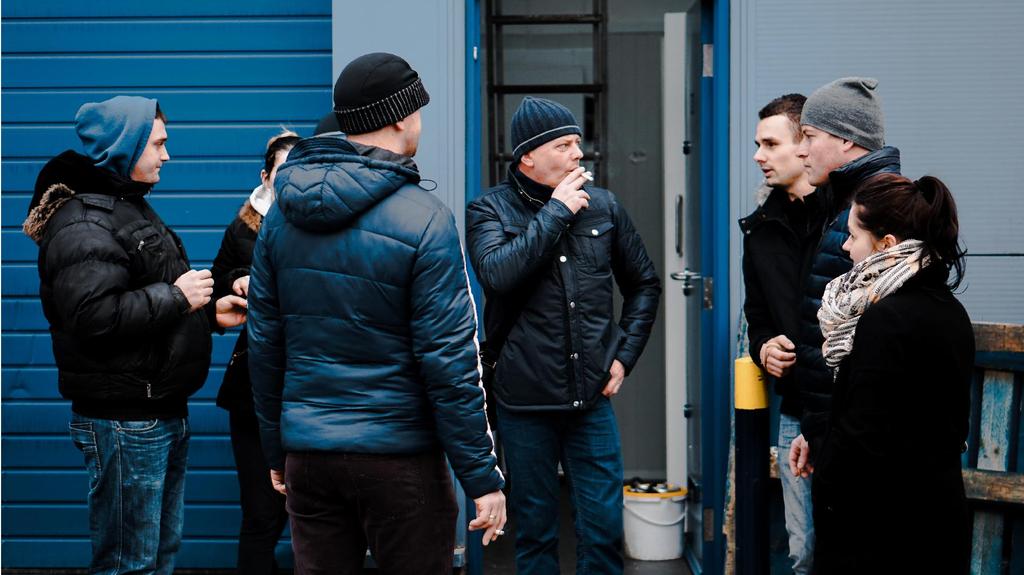 T O B A K I S K O L A N E L E V E R B R U K A R E Rökning starkt förknippat med gemenskap Snusning sker under hela skoldagen inne på skolan och under lektionstid.