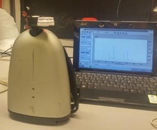 Därefter exponerades proverna för ljus alstrat av en datorskärm under 10 s, 30 s, 60 s, 5 min och 15 min. Bakgrunden på datorskärmen var konstant vit med programmet Sequence Editor igång.