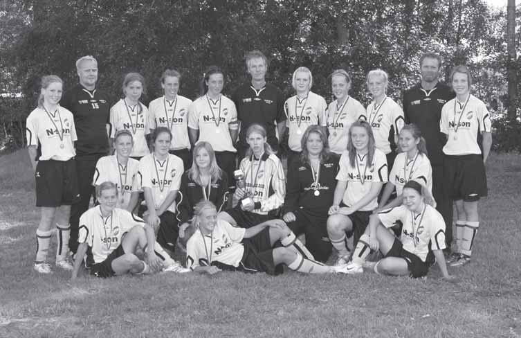 Linda Eriksson, Linn Jansson F 15 Mjölby AI FF Övre r fr v: Maria Carlsson, Stefan Johansson, Evelina Andersson, Fanny Gustavsson, Erika Rydell, Kjell Karlsson, Jenny Nilsson, Louise Lundqvist,