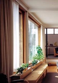 SMÅSKALIGHET MED BYKÄNSLA Alvar Aalto Den finske arkitekten Alvar Aalto har lämnat avtryck i södra Dalarna genom att stå bakom bland annat det blå huset i