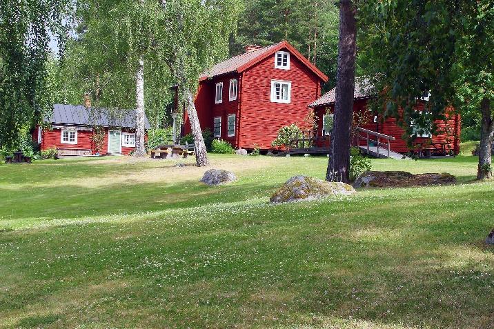 NATUR OCH KULTUR Den vackra naturen finns alltid runt hörnet. Njut av skog, berg, sjöar och öppna landskap. Här finns Sveriges första ekomuseum Husbyringen en sex mil lång kultur- och naturled.