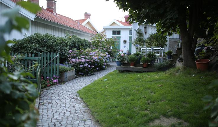 Mölndals kvarnby om vattnets kraft som gav Mölndal möjlighet att växa, om slitsamt arbete i industrierna och om arbetarnas bostadsvillkor. Mölndalsfallen och Kvarnbyn är ursprunget till Mölndals stad.