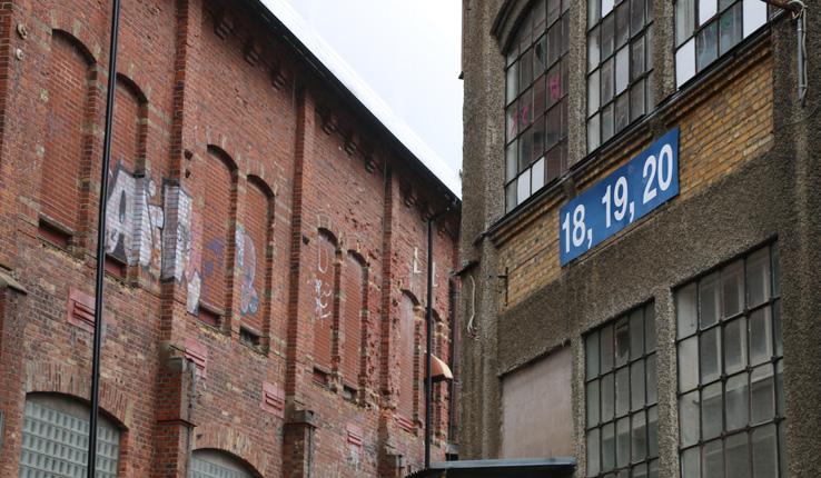 Korndals bruk i Mölndal är vid mitten av 1800-talet landets största pappersbruk och ägs av David Otto Francke kungen av Mölndal. Här utvecklas även tekniken att tillverka papper av trä.