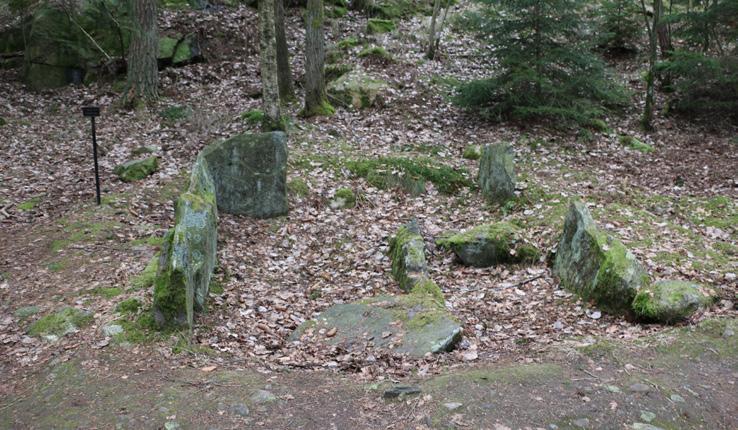 Safjället om ett skärgårdslandskap, om gravar från olika tid och om vikten av att synas. Safjället är ett bergsparti med fornlämningar från både sten-, bronsoch järnålder.