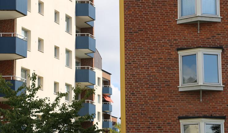 Hagåkersgatan, Häradsgatan om framtidstro, om stadens utveckling och om lyckan att få värme och vatten. Stadens utveckling speglas i tydliga byggperioder.