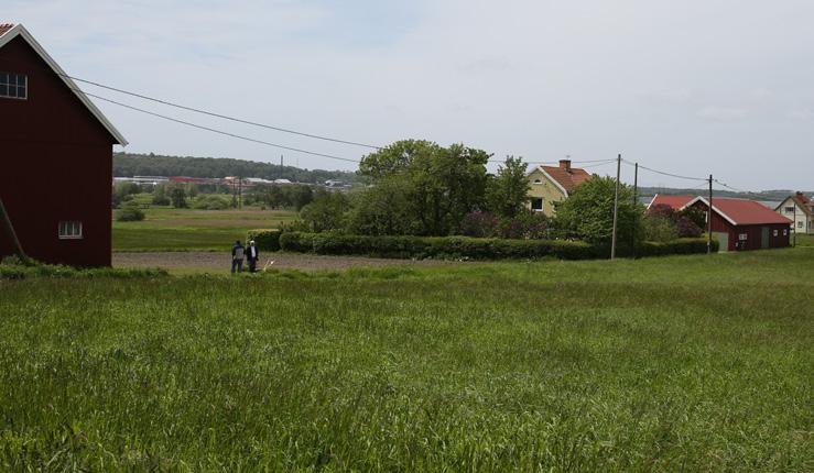 Fässbergs by om ett sätt att välja boplats, om ett traditionellt sätt att bygga och om en jordbruksreform. Fässbergs by är en av få byar i Mölndal där både bebyggelse och jordbrukslandskap är bevarat.