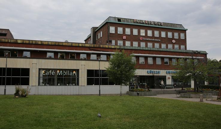 Mölndals stadshus, Folkets hus och tidig centrumbebyggelse om välfärd, om självförtroende och om framtidstro. Stadshuset är en symbolbyggnad för Mölndals stads politiska och administrativa centrum.