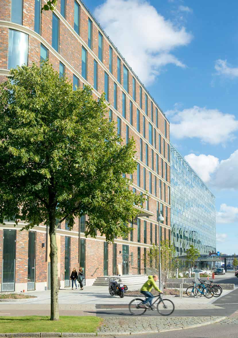 Lagstadgad hållbarhetsrapport I enlighet med Årsredovisningslagen 6 kap 11 har Platzer valt att upprätta hållbarhets rapporten delvis avskilt från den formella årsredovisningen och redovisar följande