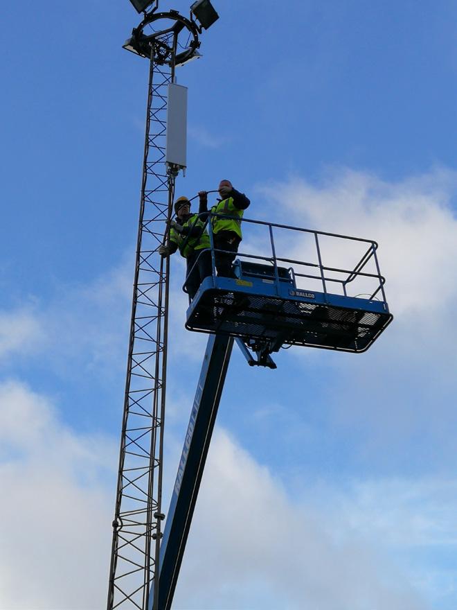 4G-basstation eller WiFi-accesspunkt samt tillho rande controllerfunktioner som styr och o vervakar radioutrustningen i na ten.