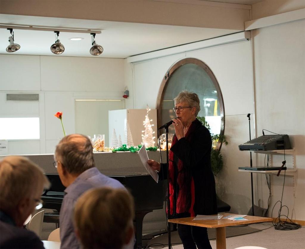 När klockan slog 19.00 öppnade ordförande Karin Digné mötet och hälsade välkommen.