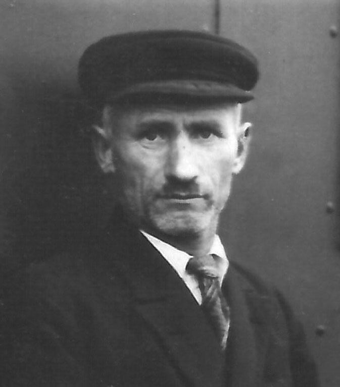 Båtmästaren Mathias Schönberg och skutan Hoppet Göte Brunberg Som all annan kustbefolkning har säkert svenskarna i Rickul under århundradena sysslat med sjöfart i mindre skala.