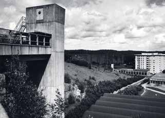 Bergsjön Centrum en mångkulturell mötesplats Satellitstaden byggdes för att råda bot på bostadsbristen Torgen då och nu Det är nu drygt 50 år sedan planeringen av stadsdelen Bergsjön tog fart.