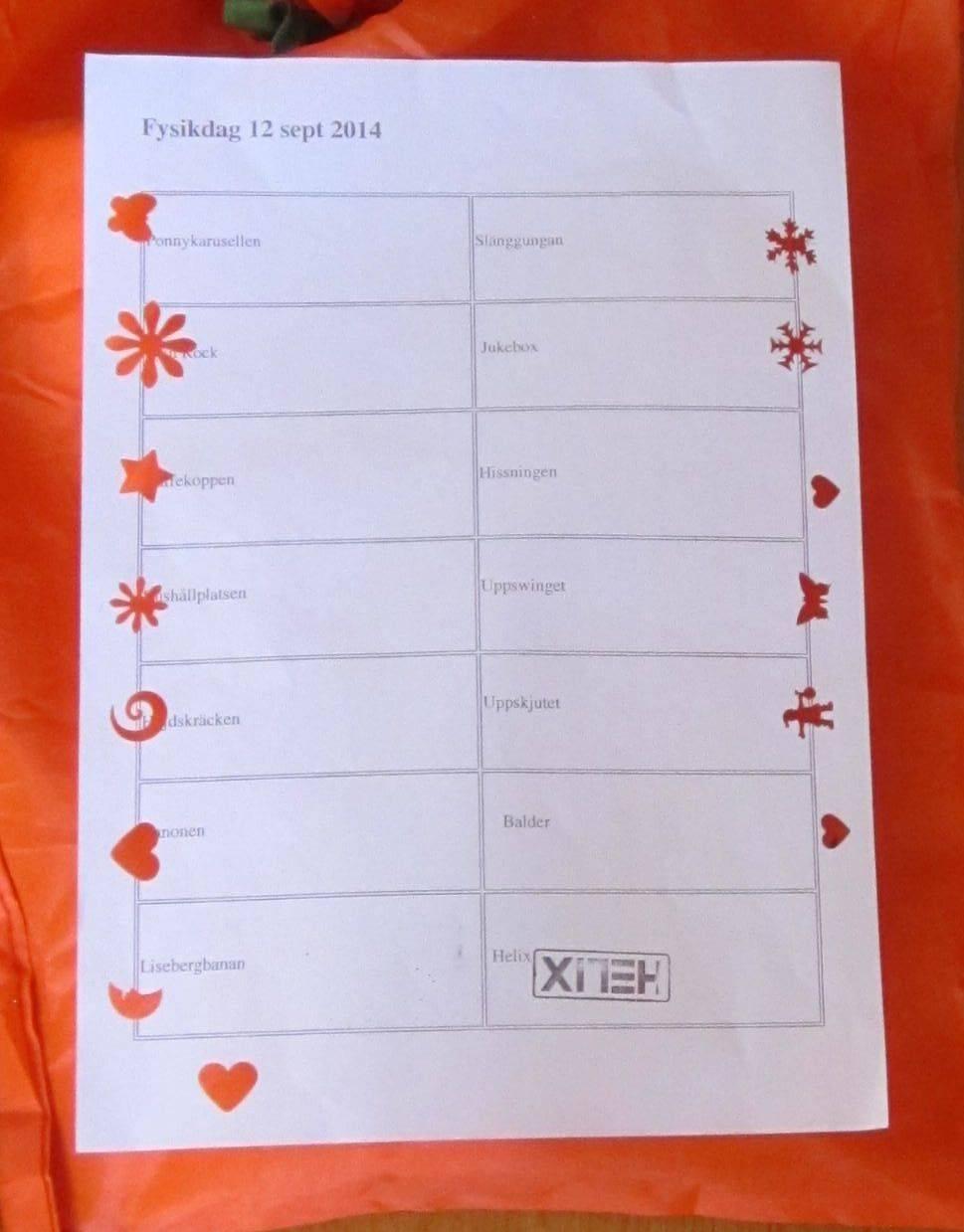 Stationer Intill vissa attraktioner kommer det att stå lärare som diskuterar med eleverna - både egna och andras - och sedan kan stämpla eller stansa bladet.