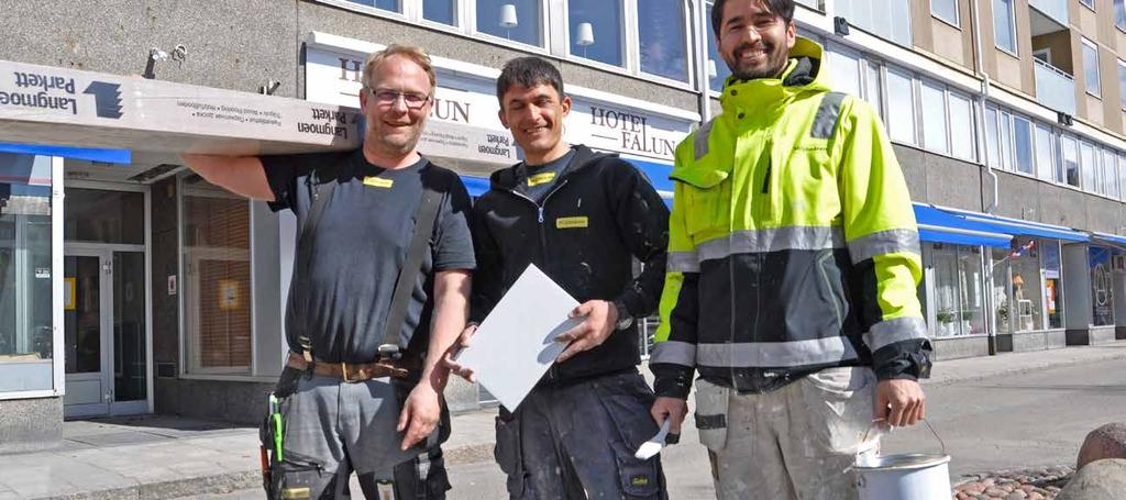 Färgtrycket Nummer 2 2017 En golvläggare, en kakelsättare och en målare. Miljönären har många yrkesroller på plats i samband med renoveringen av Hotel Falun.